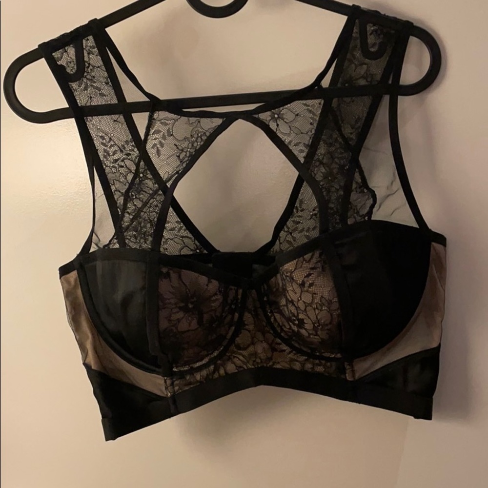 Victoria’s Secret very sexy bra, high neck 36D